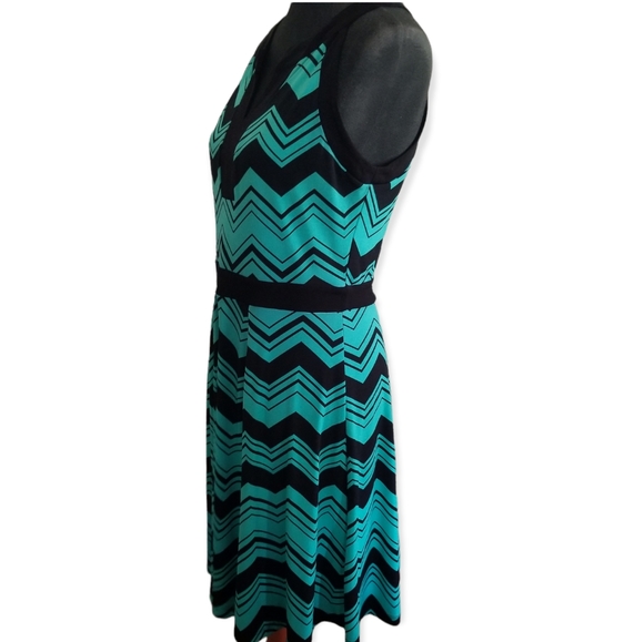 EnFocus studio activewear dress. Sporty modified Chevron 70s style sz 8 - Picture 3 of 7